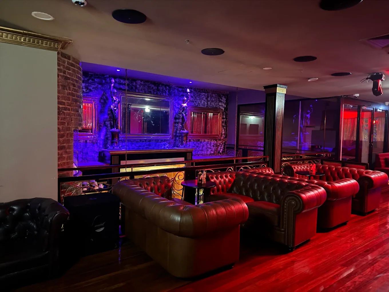 Leather Chesterfield booths on the upstairs floor